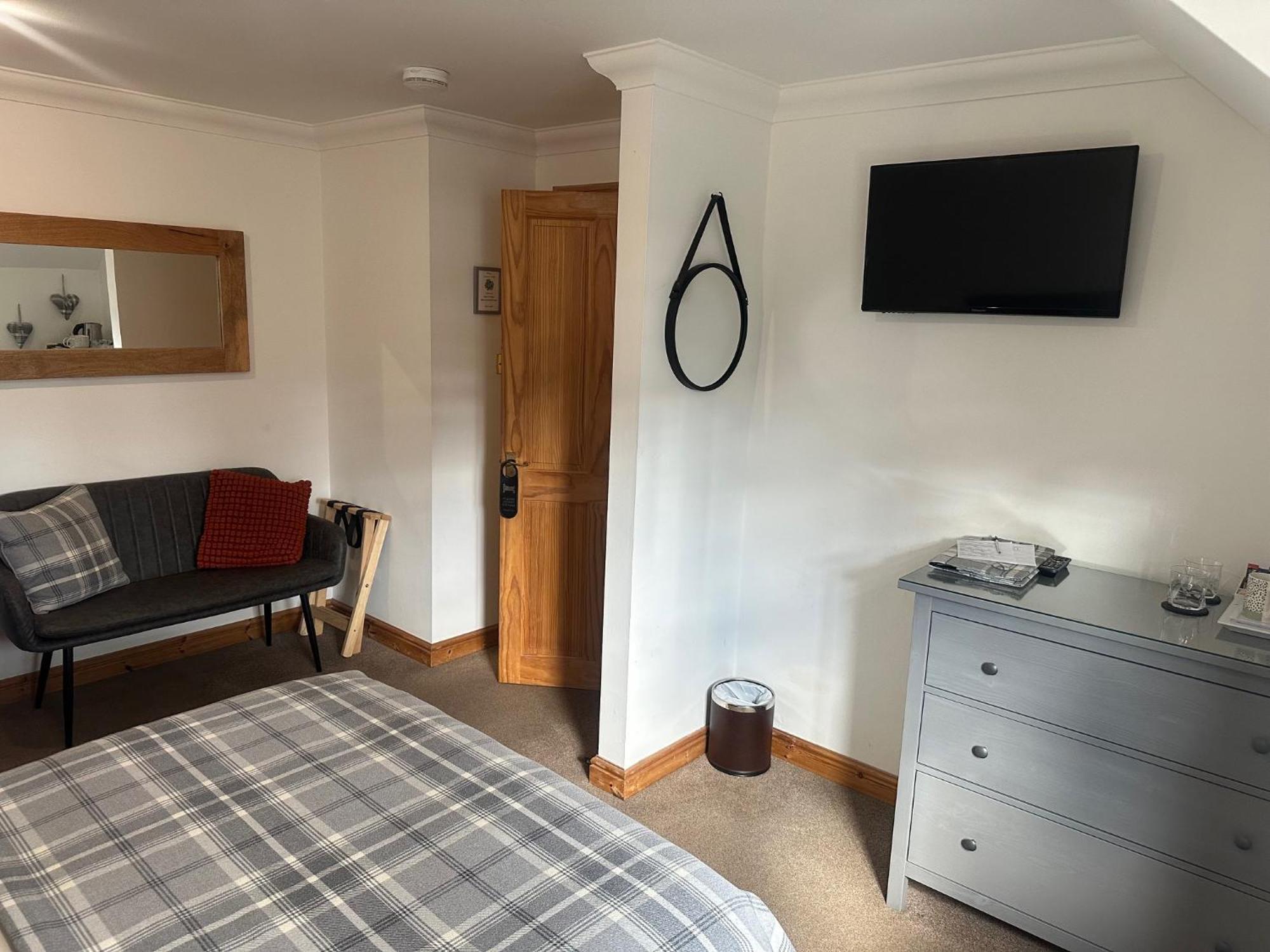 Deluxe Double Room Shower